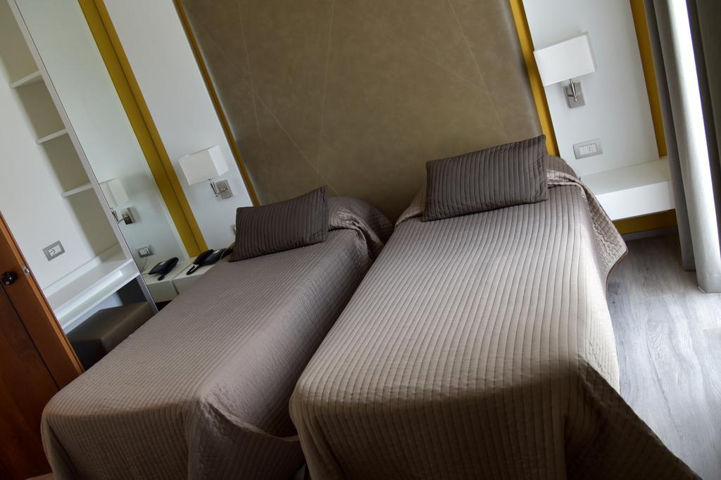Hotel Giulietta Romeo ลาซีเซ ภายนอก รูปภาพ